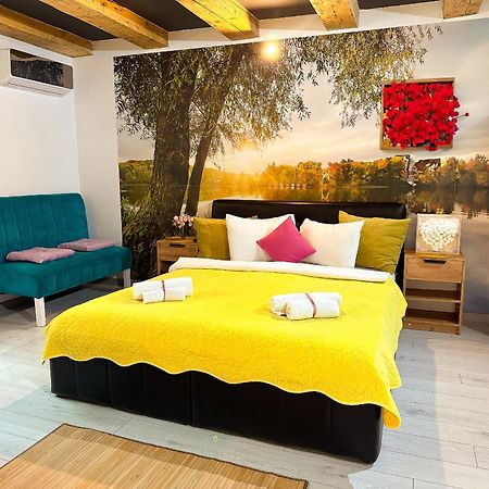Venus Central Lux Studio Κραϊόβα Εξωτερικό φωτογραφία